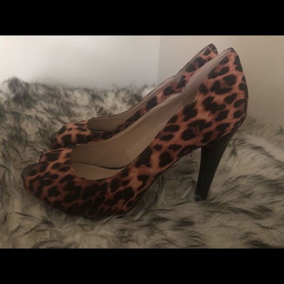 Nine West peep toe animal print heels - Picture 2 of 4
